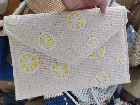 Pappírsútsaumur kvenna kúplingspoki