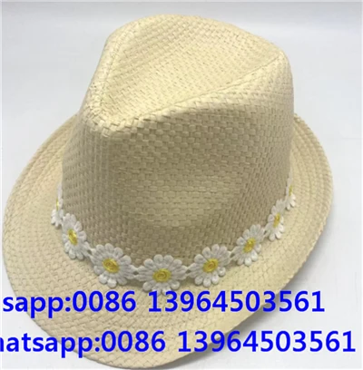 Fedora hattur með litlu blómi