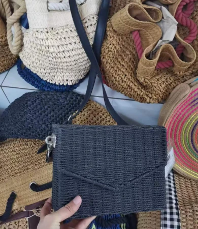 Iron Frame Paper Hand Ofinn Crossbody Poki